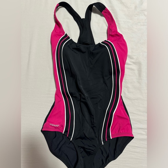 Speedo one piece swimsuit - Picture 1 of 3